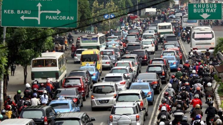 OJK Ketiban Kritik Akibat Kebijakan Pembebasan Uang Muka Kredit Kendaraan
