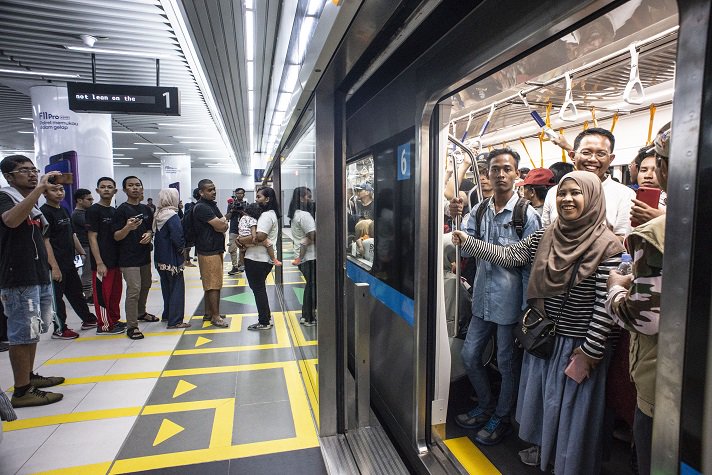 Harap Dicatat Mulai Senin MRT Jakarta Berlakukan Tarif Normal