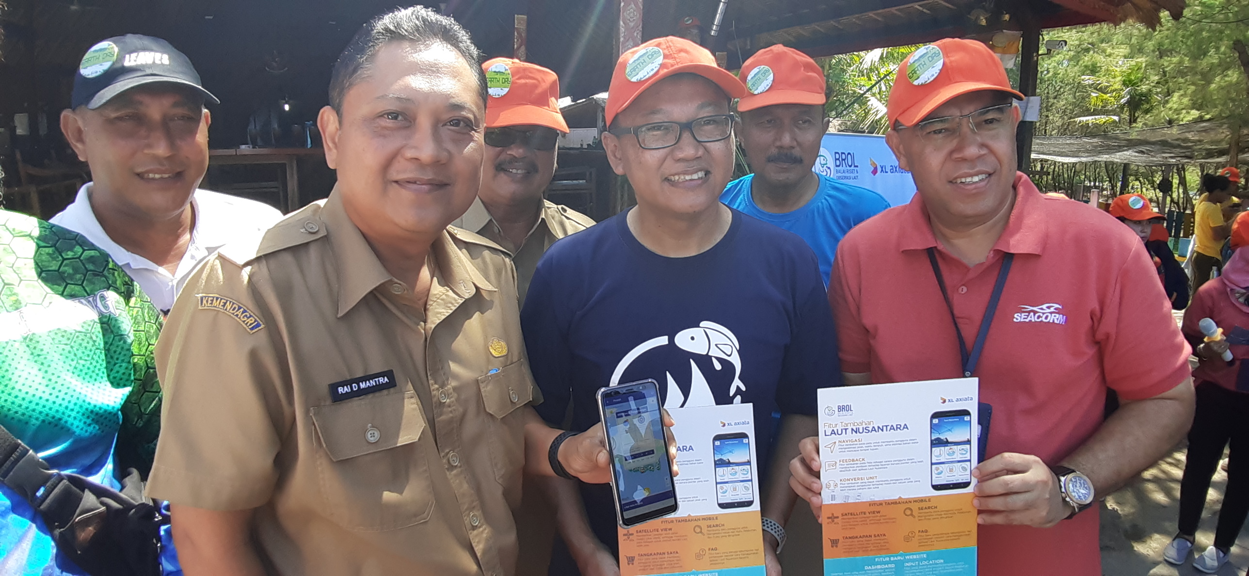 Peringati Hari Bumi XL Axiata-KKP Bersihkan Pantai Mertasari Sanur
