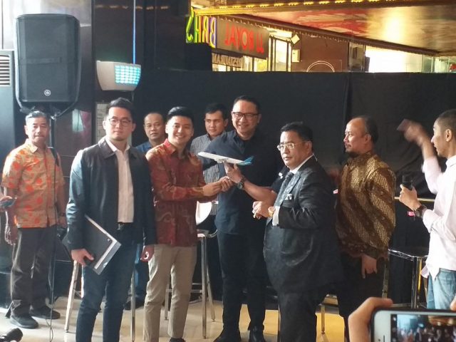 Dirut Garuda Indonesia (GIAA) Menawari YouTuber Rius Vernandes Mereview yang Jelek-jelek