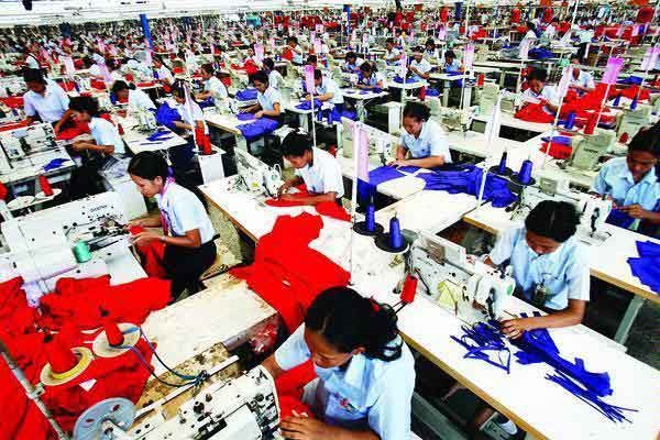 Ekonom Indef Gambarkan Industri Tekstil Nasional Hancur Dikeroyok Puluhan Regulasi