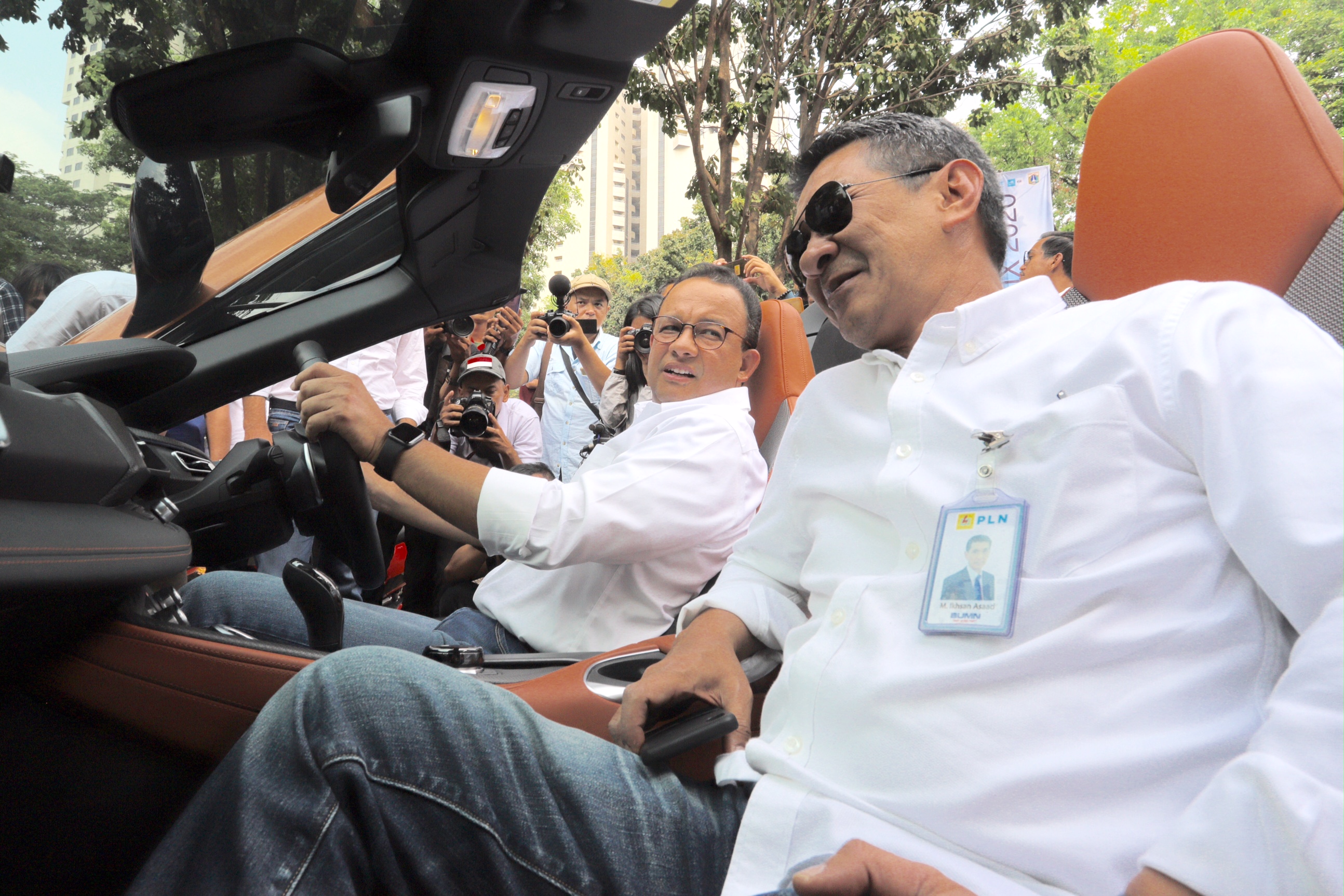 Gubernur DKI Jakarta Anies Baswedan Konvoi Mobil Listrik
