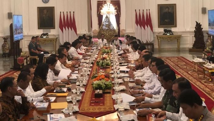 Presiden Jokowi Pimpin Sidang Kabinet Paripurna Bahas Topik Arahan dan APBN 2020