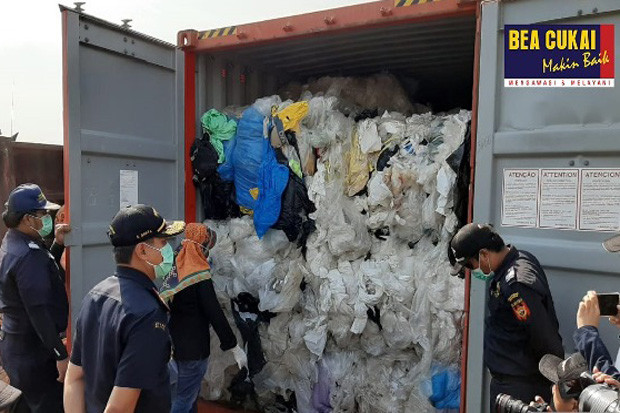 Bea Cukai Kembalikan 374 Kontainer Limbah Beracun dari Berbagai Negara