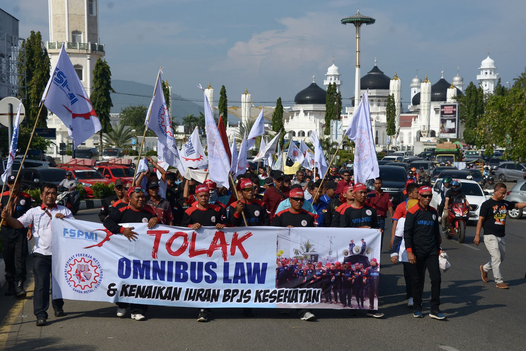 Awas Bahaya Penyebaran Covid-19 dari Klaster Pabrik dan Buruh