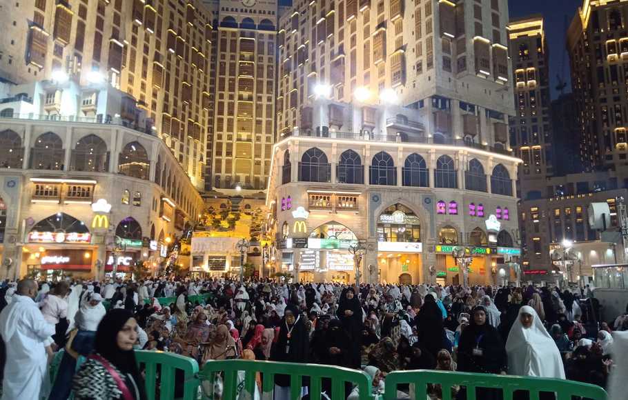 Saudi Stop Sementara Kedatangan Warga Asing, Termasuk Indonesia