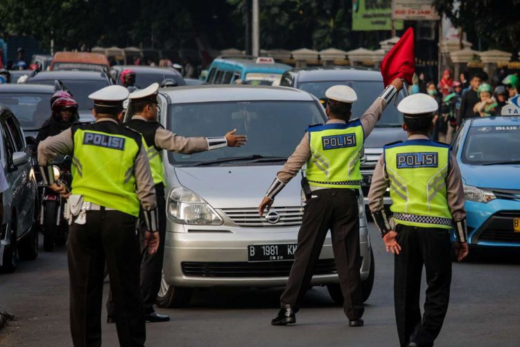 Terbitkan SE, Satgas Covid Beri TNI/Polri Kewenangan Hentikan Perjalanan