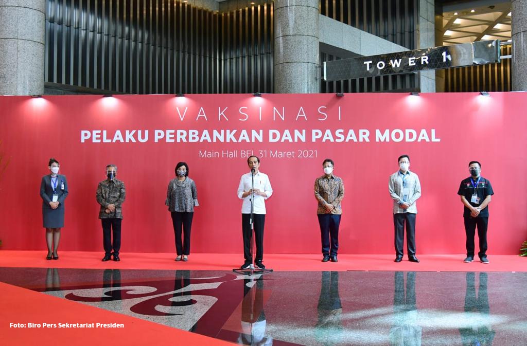 Presiden Tinjau Vaksinasi Massal di Gedung BEI