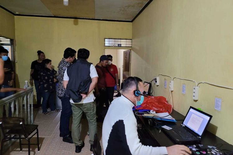 Di Pontianak Polisi Gerebek Kantor Pinjol Ilegal, 14 orang Ditangkap