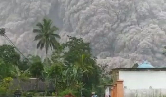 Gunung Semeru Erupsi, Airnav Pastikan tidak Berdampak Signifikan pada  Penerbangan