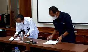 Kembangkan Kendaraan Tenaga Listrik Untuk Tambang, INKA Resmi Gandeng PTBA