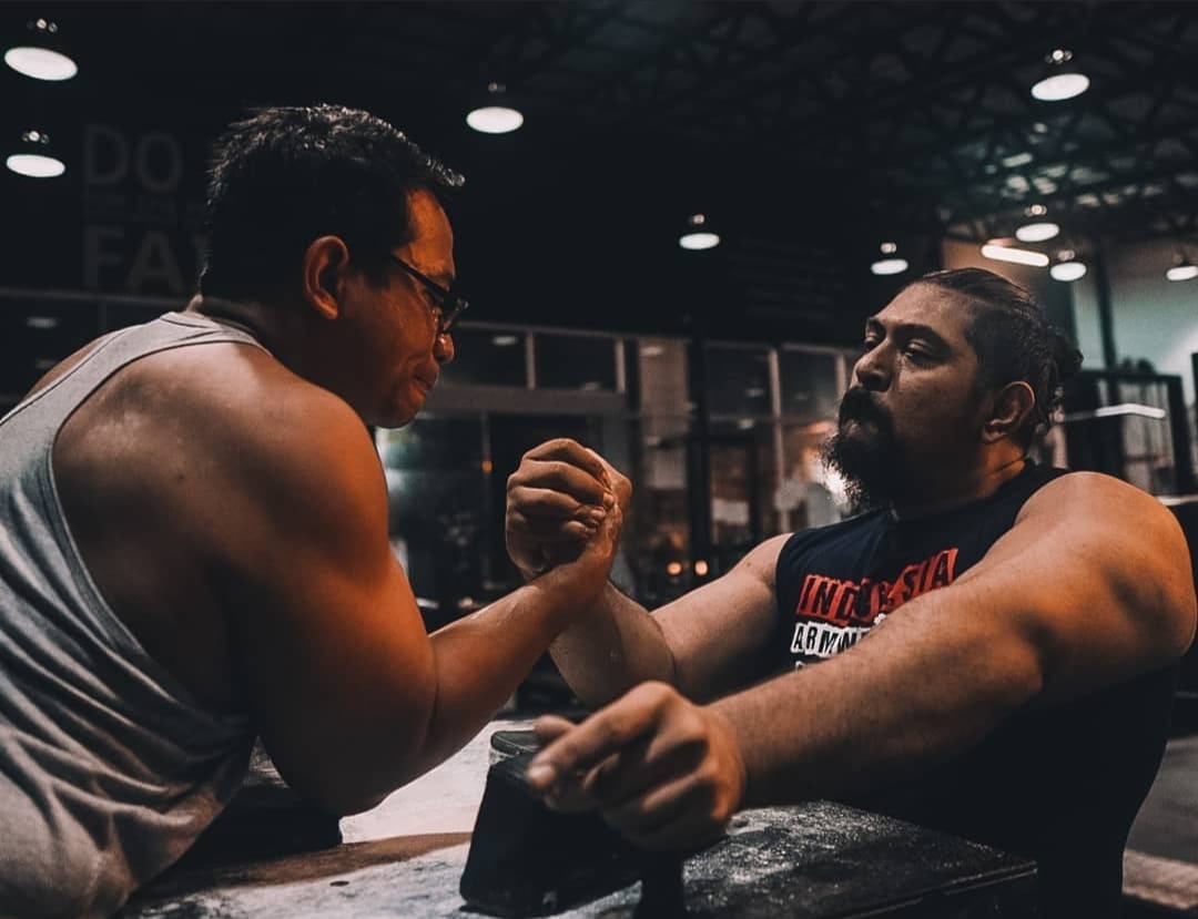 Gairahkan Pasar Modal via Kejuaraan Arm Wrestling Trader Saham