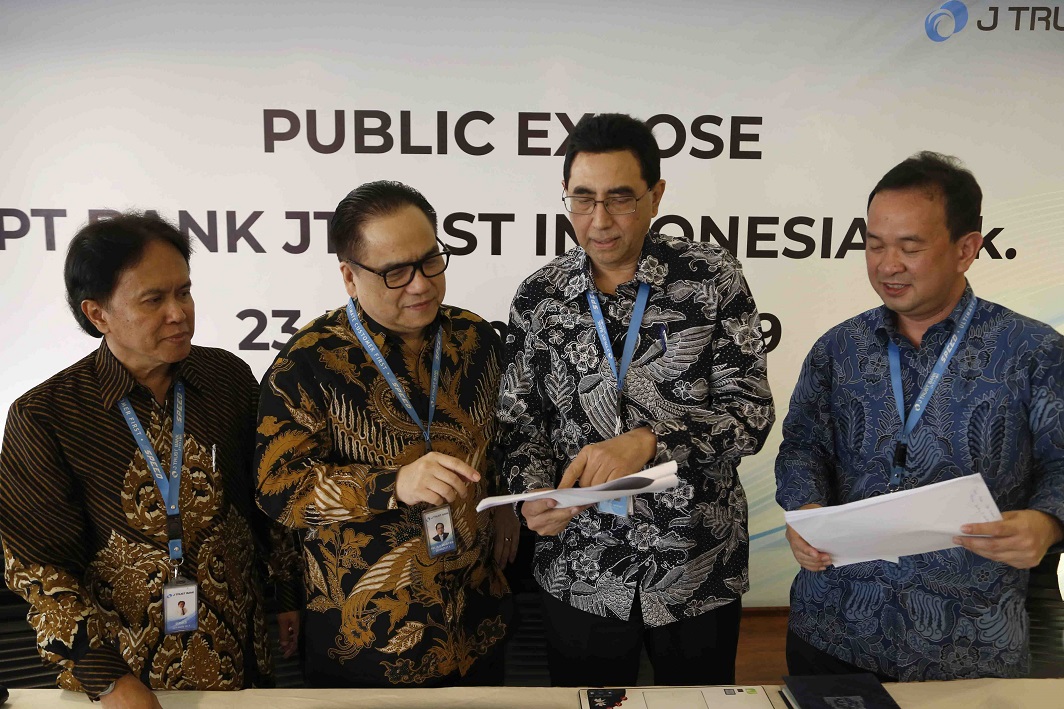 Right Issue Bank JTrust (BCIC) Beres, J Trust Co Setor Dana Taktis Rp880 Miliar