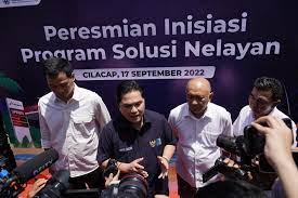 Resmikan Program Solusi, Menteri BUMN-Menkop UKM Pastikan Nelayan Beli Solar Rp6.800