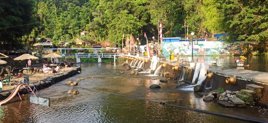 Peduli Linkungan & UMKM, BRI Peduli Bersihkan Tepi Kali Senjoyo untuk Masyarakat