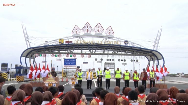 Presiden: Tol Semarang – Demak Percepat Logistik dan Sebagai Tanggul Laut