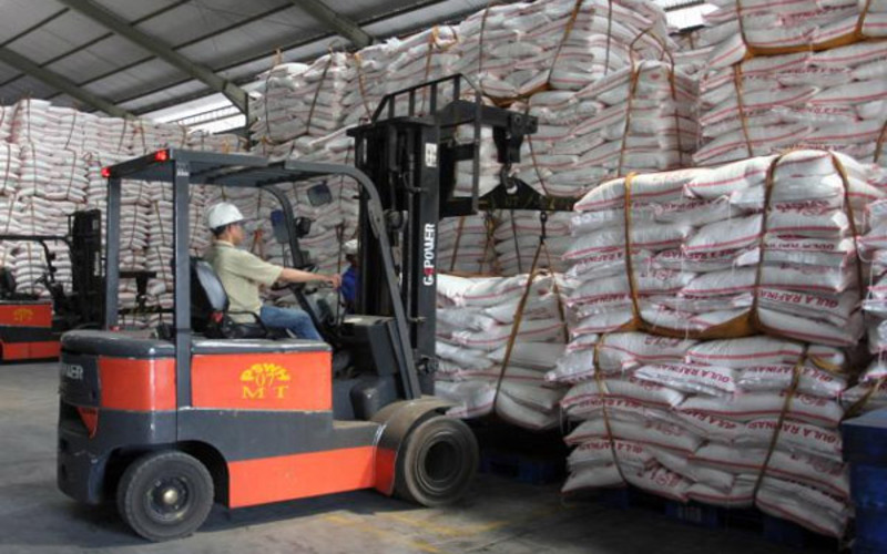 Stabilkan Harga, ID Food Secara Bertahap Distribusikan 2 Ribu Ton Gula Impor