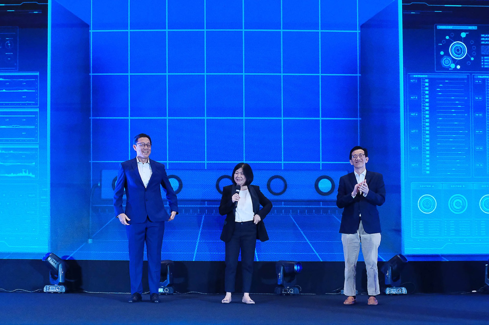 Achmad Kusna Permana, Managing Director Sharia Allianz Life Indonesia, dr. Ginawati Djuandi, Chief Agency Officer Allianz Life Indonesia, dan Bianto Surodjo, Business Director Allianz Life Indonesia pada acara peluncuran AlliSya HANDAL dan AZ Force, Leads Generation Program, di Jakarta, 1 April 2023. dok. ist. Allianz Syariah Luncurkan AlliSya HANDAL, Untuk Pemberdayaan Ekonomi Masyarakat