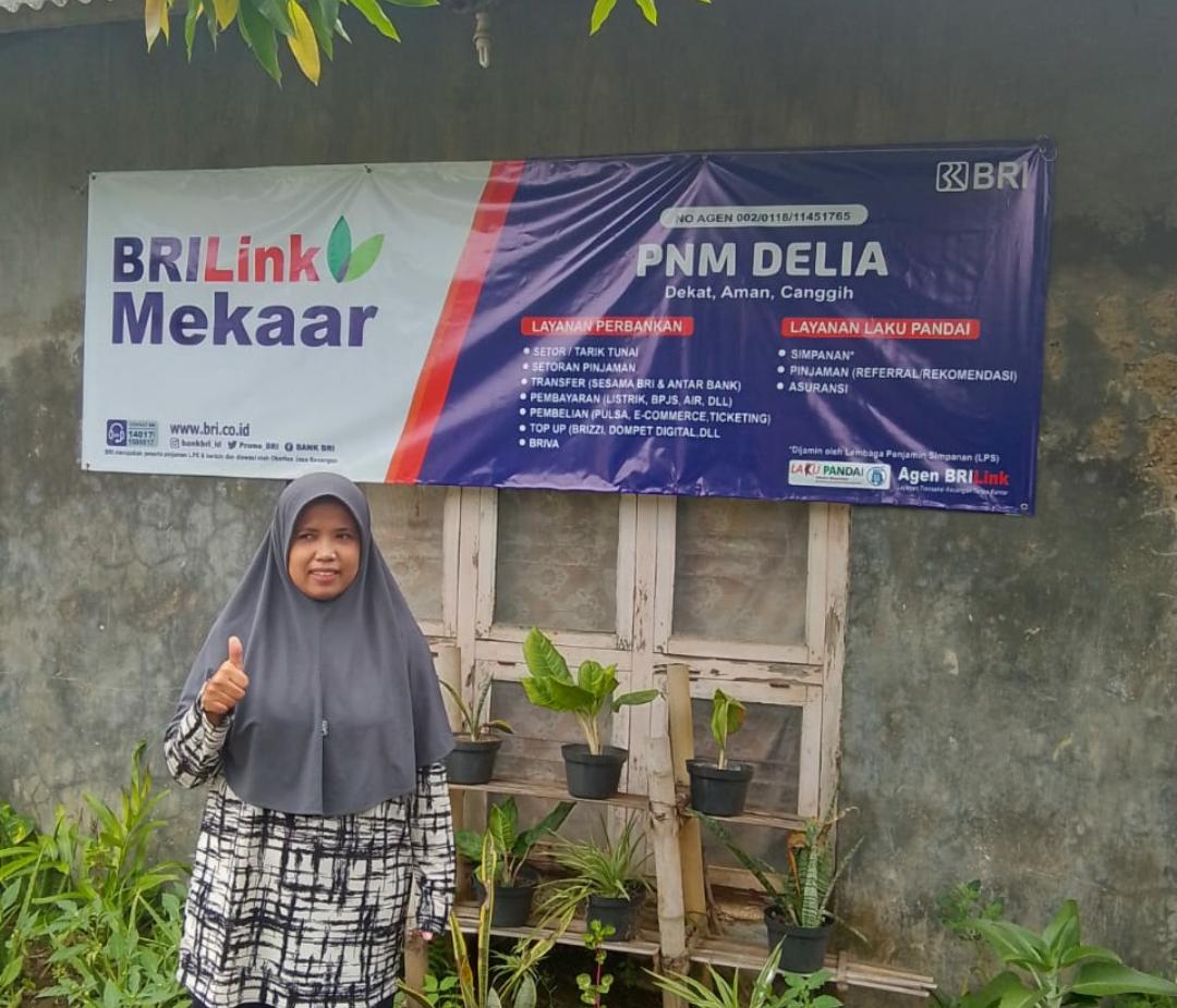 Ketua Mekaar Jadi AgenBRILink, Ibu Ini Buktikan Manfaat Pemberdayaan Holding Ultra Mikro