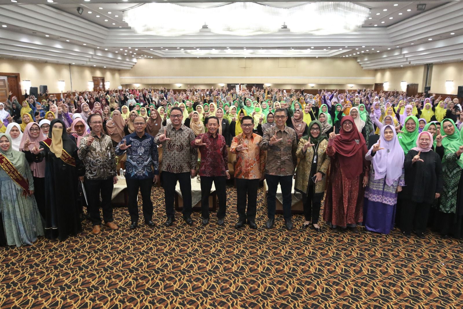 OJK Luncurkan SICANTIKS Sahabat Ibu Cakap Literasi Keuangan Syariah