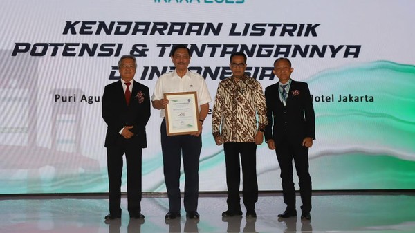 Gelar Seminar Nasional, IKAXA Bahas Kendaraan Listrik, Industri EV, KBLBB, dan SDGs