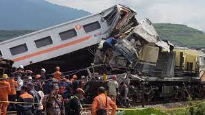 Tabrakan Maut Dua Kereta di Bandung, 4 Petugas KA Masinis Hingga Pramugara Tewas