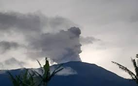 Gunung Marapi Sumatera Barat Kembali Erupsi, Warga Diminta Jauhi Radius 4,5 Kilometer