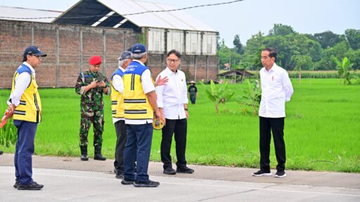 Jalan di Jateng Bertahun-tahun Tidak Beres, Jokowi Perintahkan Pusat Ambil Alih