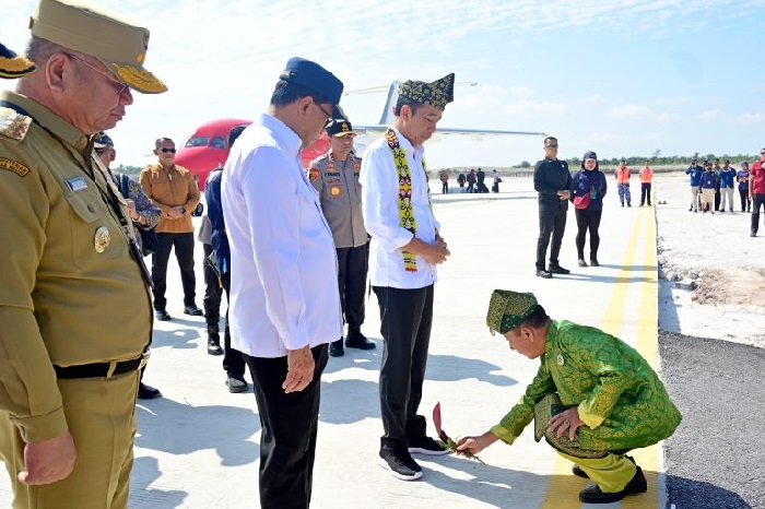 Presiden Minta Skema KPBU Pembangunan Bandara Singkawang Direplikasi