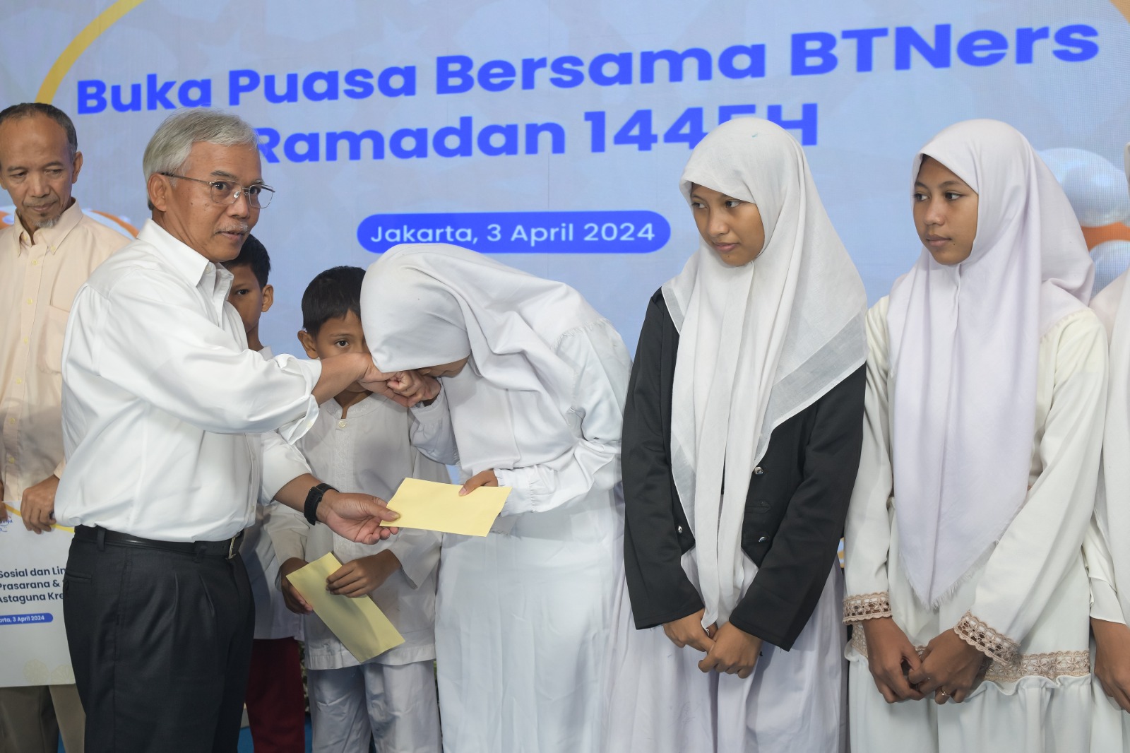 BTN Salurkan Bantuan Bagi Anak Yatim dan Dhuafa