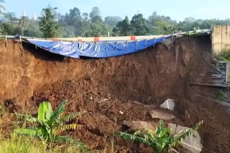 Longsor, Pemerintah Upayakan Tol Bocimi Beroperasi Lagi Saat Lebaran