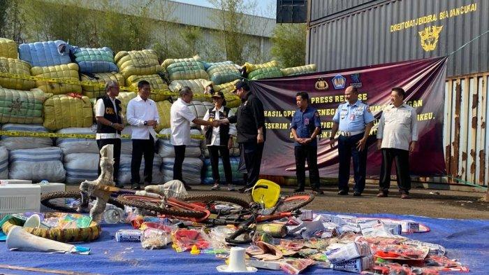 Gebrakan Pertama Satgas, Temukan Barang Impor Ilegal Rp40 Miliar