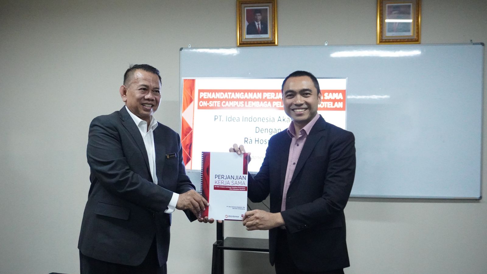 Kiri-kanan: Angkoso Budiarto Soekadari, Chief Operating Officer Ra Hospitality dan Eko Desriyanto Direktur Utama PT Idea Indonesia Akademi, Tbk. dok. ist. Buka Cabang ke-8, IDEA Gandeng Hotel Bintang 5 Ra Suite Simatupang