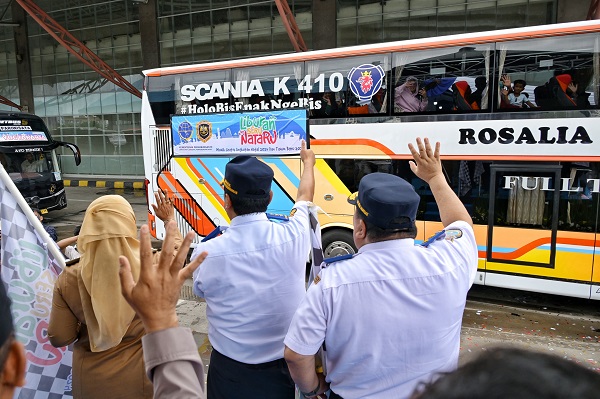 Kemenhub Berangkatkan 93 Bus Mudik Gratis Angkutan Nataru 2024/2025