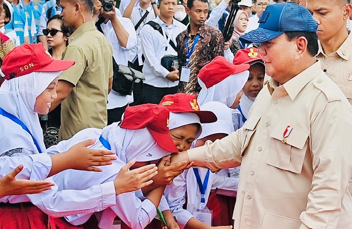 Prabowo Minta Maaf, Program Makan Bergizi Gratis Masih Terkendala