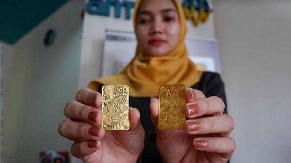 Laju Tertahan, Harga Emas Antam Turun Rp8.000 per Gram