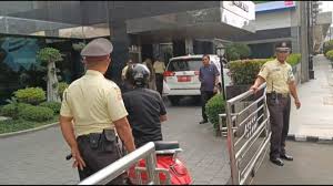 Penggeledahan di kantor pusat Bank BJB di Bandung, Jawa Barat. Dok. tvOneNews. Kasus Korupsi di Bank BJB, Ridwan Kamil Pastikan Tidak Terlibat