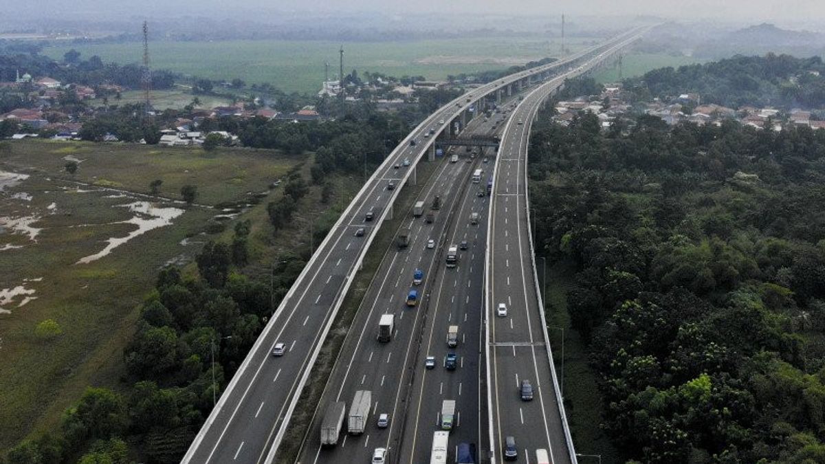 Sejumlah kendaraan memenuhi jalan tol besutan Jasa Marga. FOTO - ISTIMEWA Surplus 49 Persen, Laba JSMR Kuartal I-2025 Sentuh Rp927,49 Miliar
