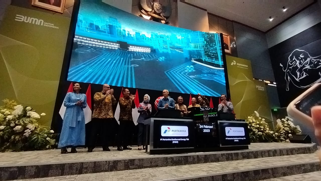Manajemen PGEO ketika mencatatkan sahamnya di BEI. Pertamina Geothermal (PGEO) Minta Restu Dirikan Bisnis Baru