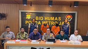 Polda Metro Jaya mengungkap siasat jahat tersangka kasus online scam. Dok. Detiknews. Kasus Online Scam, Polda Jaya Ungkap Siasat Jahat Tersangka