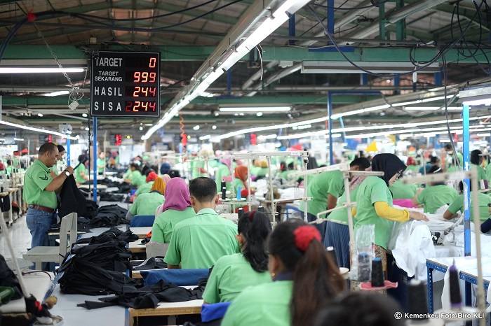 Purchasing Manager’s Index (PMI) Manufaktur Indonesia pada April 2025 berdasar hasil laporan S&P Global anjlok ke level 46,7 atau berada di fase kontraksi Dampak Perang Tarif, PMI Manufaktur April 2025 Turun Signifikan