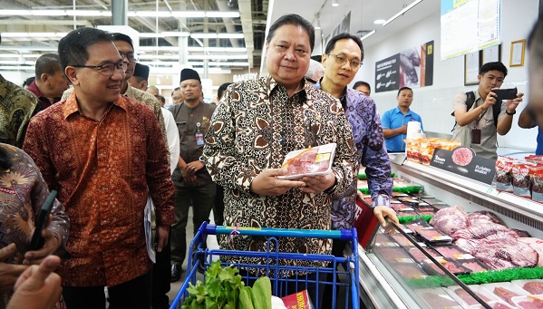 Menteri Koordinator Bidang Perekonomian Airlangga Hartarto menyampaikan bahwa Pemerintah terus mendorong konsumsi domestik dalam rangka pertumbuhan ekonomi. Pemerintah Dorong Konsumsi Domestik untuk Kejar Pertumbuhan Ekonomi