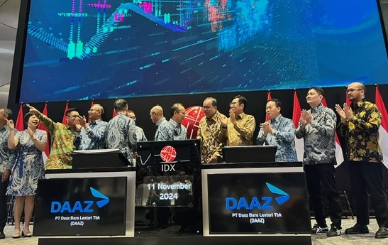 Pengurus Daaz Bara kala mengikuti seremoni pencatatan perdana saham di Main Hall Bursa Efek Indonesia. FOTO - ISTIMEWA Kawal Tradisi Positif, Kuartal I-2025 DAAZ Raih Pendapatan Rp3 Triliun