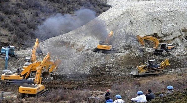 Aktivitas para pekerja di area pertambangan Sumber Global Energy. FOTO - ISTIMEWA Catat! Berikut Jadwal Dividen SGER Rp140,28 Miliar