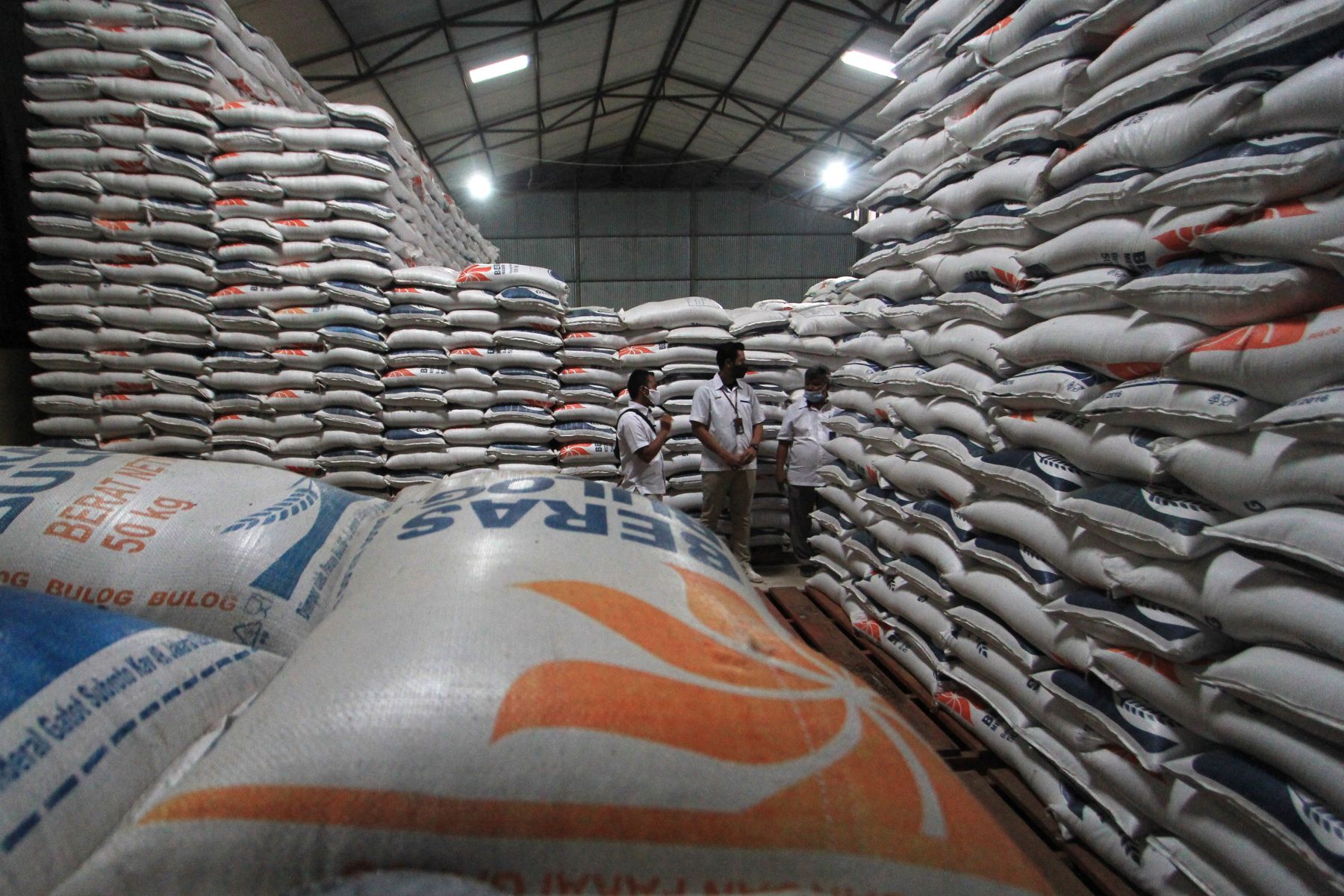 Stok beras di gudang Bulog.(Foto: Istimewa) Hingga Awal Mei Bulog Serap Lebih dari 2 Juta Ton Beras