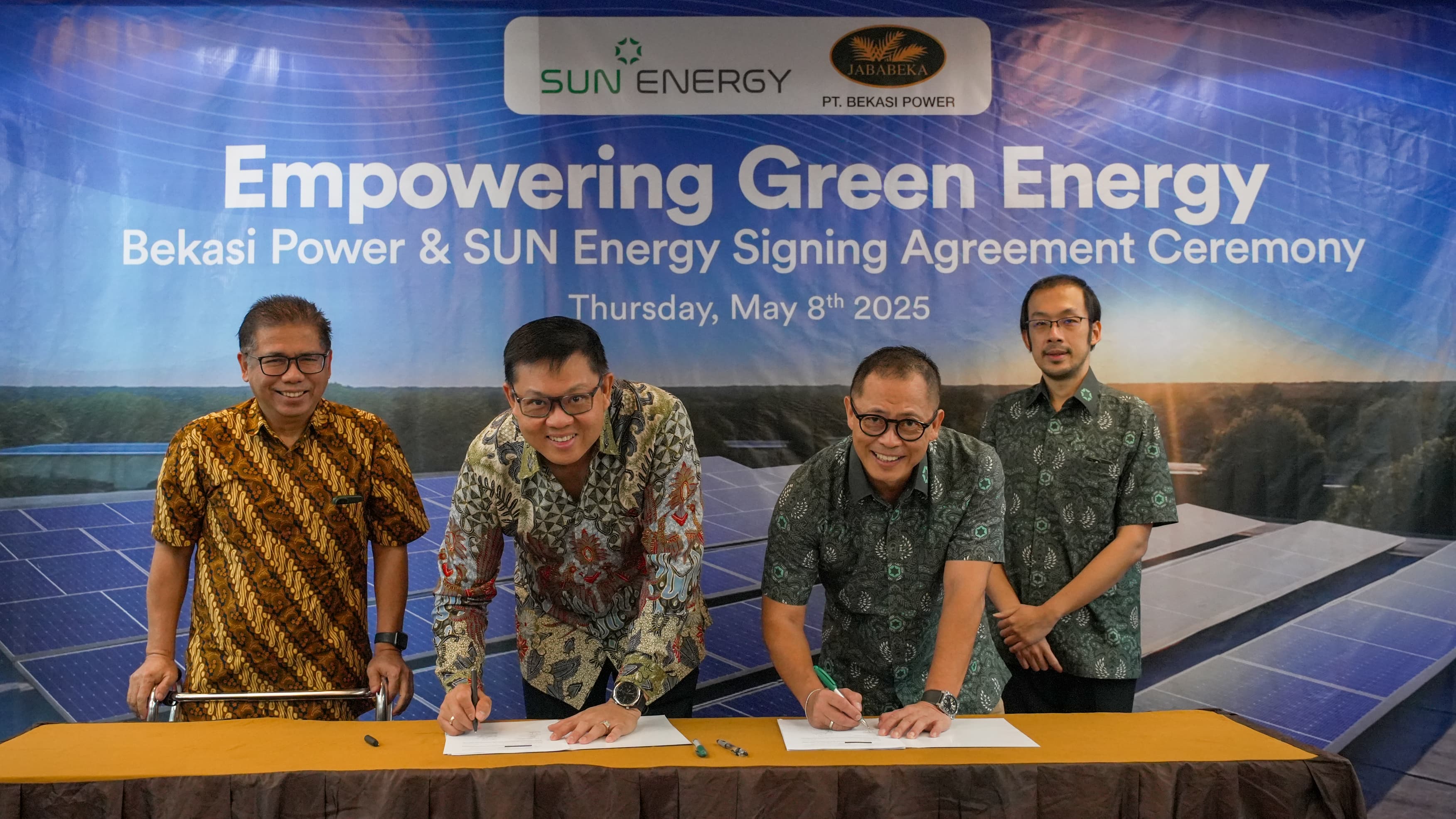 Penandatangan Perjanjian Kerjasama Eksklusif antara SUN Energy dan PT Bekasi Power. DOK/ISTIMEWA SUN Energy dan Bekasi Power Kerja Sama Eksklusif Pengembangan PLTS