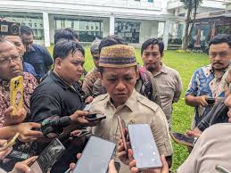 Menteri Energi dan Sumber Daya Mineral (ESDM) Bahlil Lahadalia. Dok. Listrik Indonesia. Indonesia akan Setop Impor BBM dari Singapura, Pilih dari Amerika