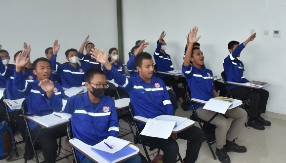 Kementerian Perindustrian bertekad memacu pembangunan industri petrokimia dalam rangka memenuhi kebutuhan pasar domestik yang semakin meningkat. Kemenperin Siapkan SDM Kompeten untuk Pacu Industri Petrokimia