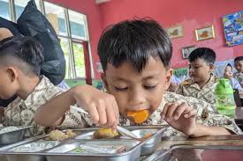Ilustrasi siswa siswi dalam program makan bergizi gratis. Dok. Metro Bogor. Merespon KLB Bogor, BGN Janji Lebih Selektif Pilih Bahan Baku MBG