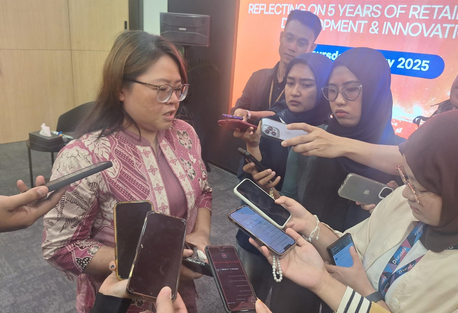 Analis Mirae Asset ketika menggelar Media May Mirae Asset (15/5) Investor Ritel Saham Ditaksir Bisa Tembus 7,5 Juta, Tahun Ini!